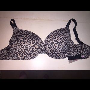 32B VS Pink Wear Everywhere Push-up bra.